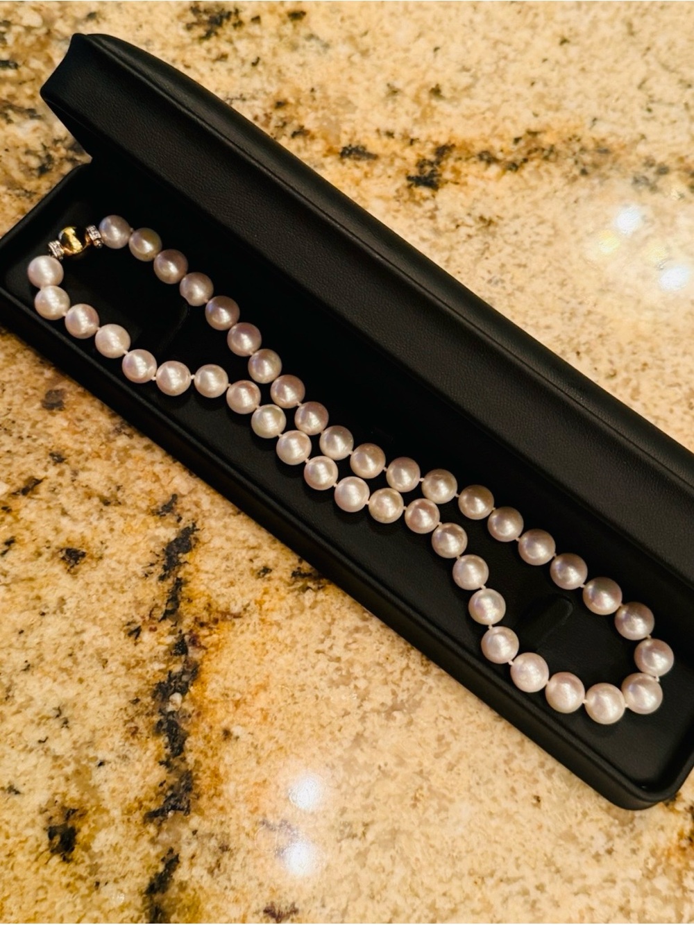 Elegant South Sea White Pearl Necklace with 14 K Gold Accent clasp 10 mm.. - Picture 8 of 8